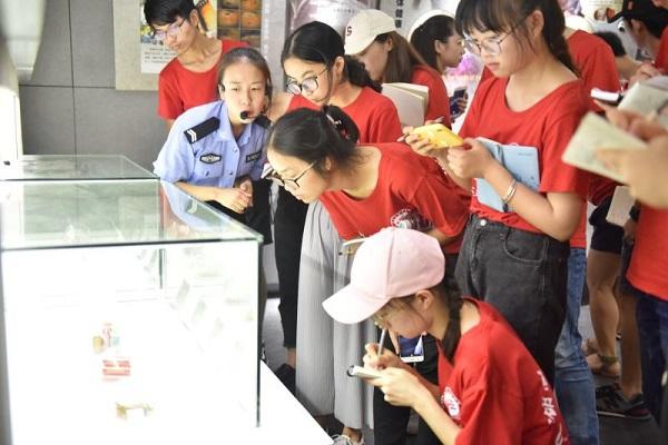 beat365平台官方网站青少年禁毒防艾暑期社会实践专项行动在湘潭市禁毒教育基地顺利启动