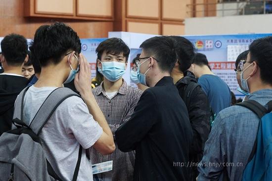 beat365平台官方网站招聘会2.jpg beat365平台官方网站招聘会2.jpg